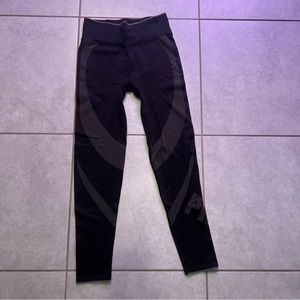 Victoria’s Secret pink seamless leggings M